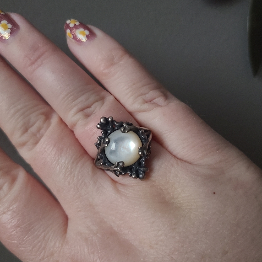 Bloodmilk Petite Pythia Mother Of Pearl Ring